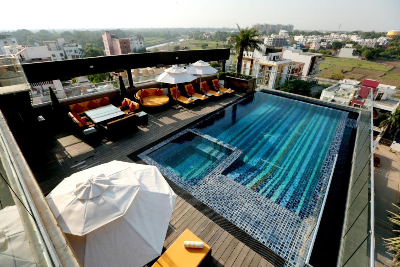 Hotel Madin Varanasi Exteriör bild