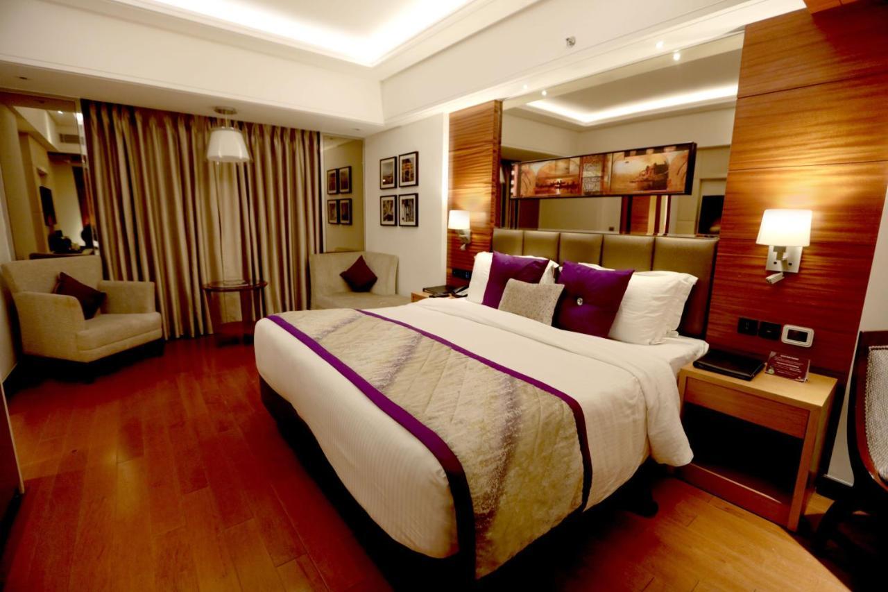 Hotel Madin Varanasi Exteriör bild