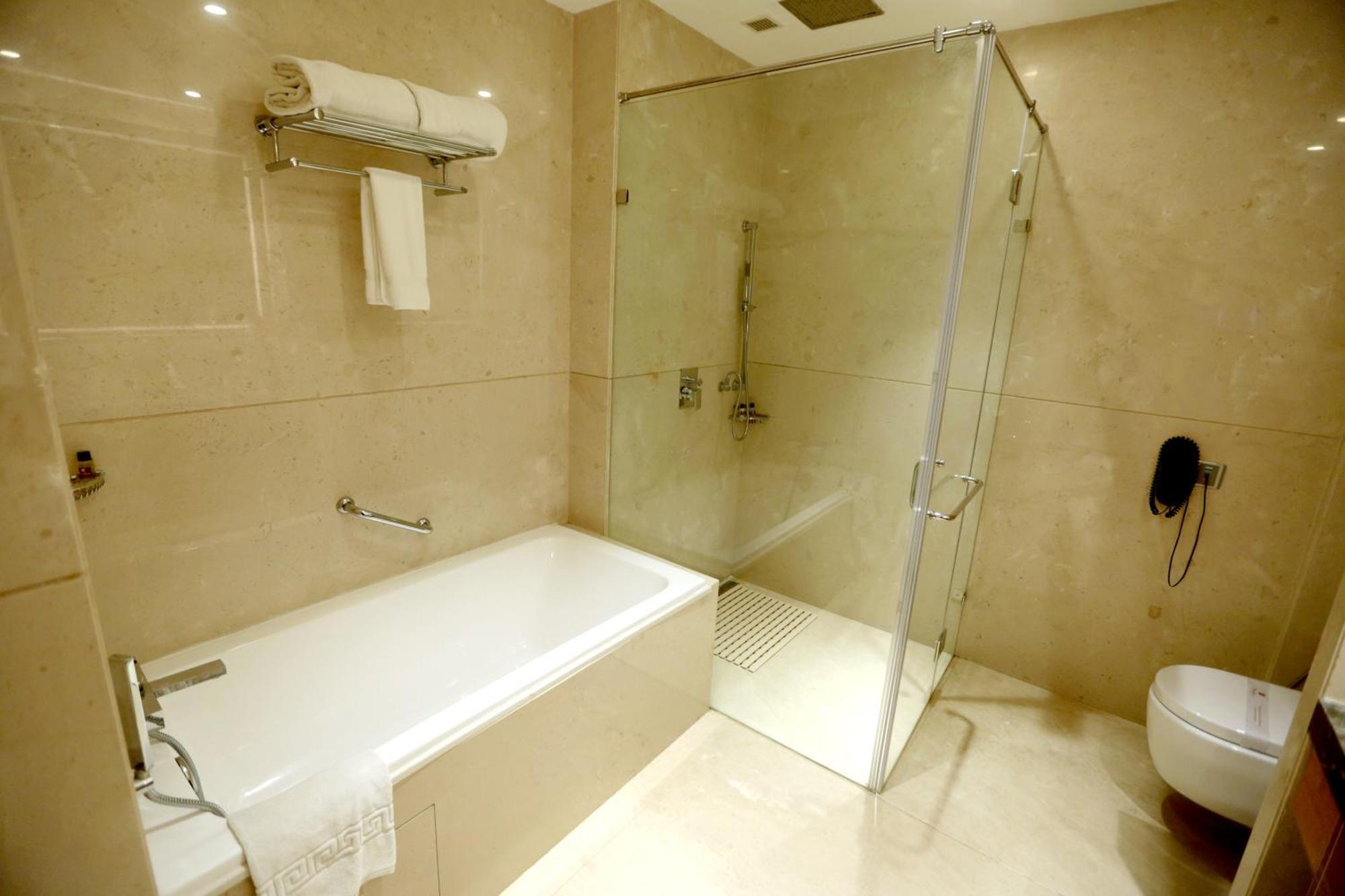 Hotel Madin Varanasi Exteriör bild